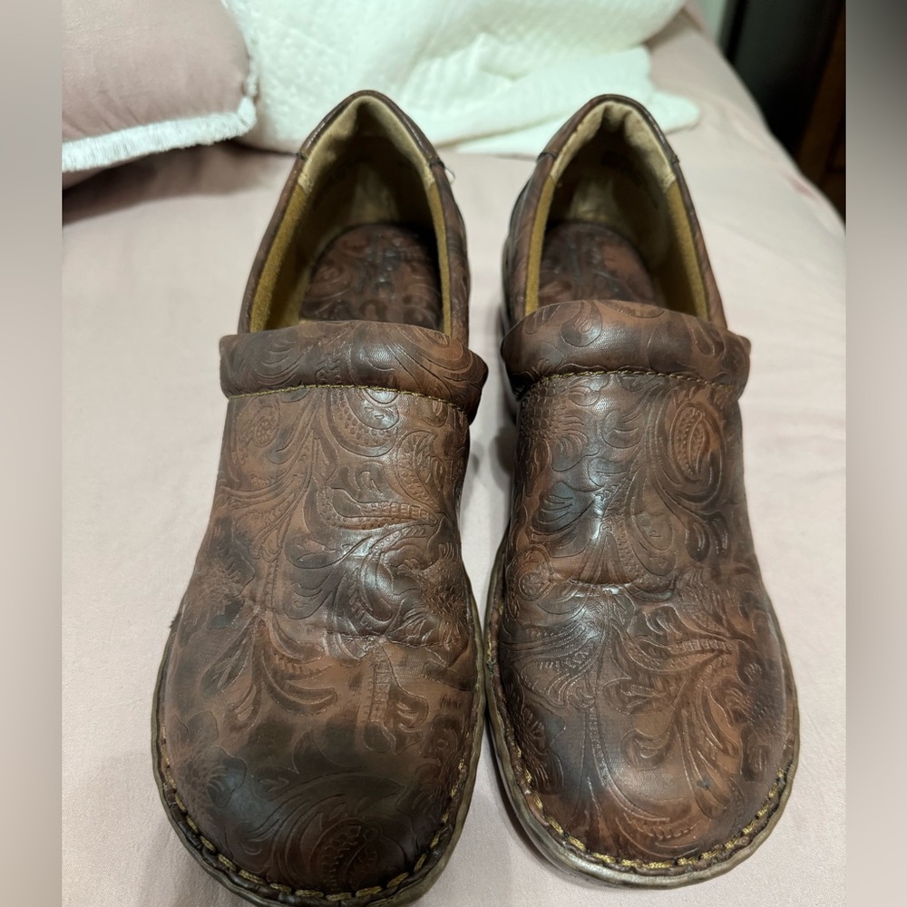 Born Concept clog